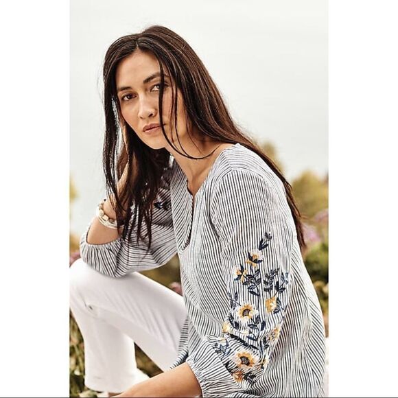 J. Jill Tops - ✨ J.Jill Embroidered 3/4-Sleeve Tunic✨